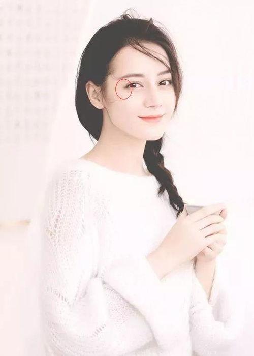 迪丽热巴16岁照片,初露锋芒的美丽少女